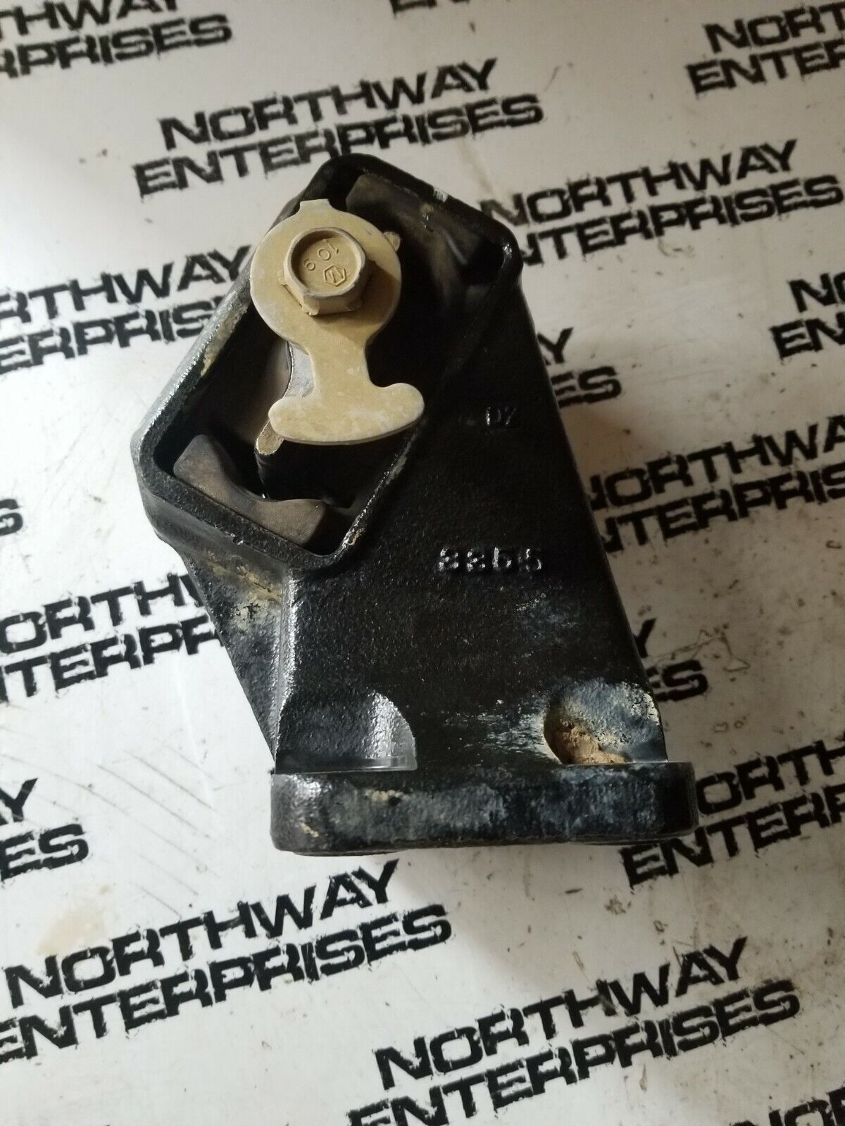 46535446aa 52121815AC 6.7L Cummins Engine Mount Bracket LH / DRIVERS SIDE re025