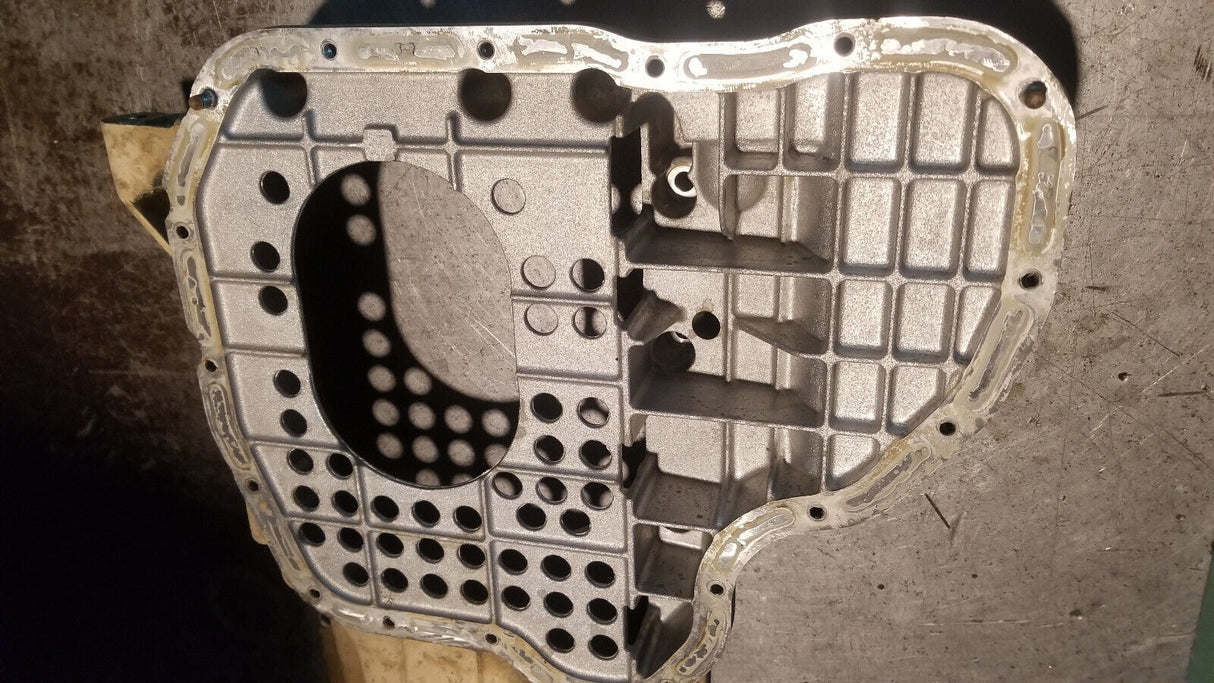 12634971 2011-2015 UPPER OIL PAN CHEVROLET Duramax 6.6l 6.6 LML ref226