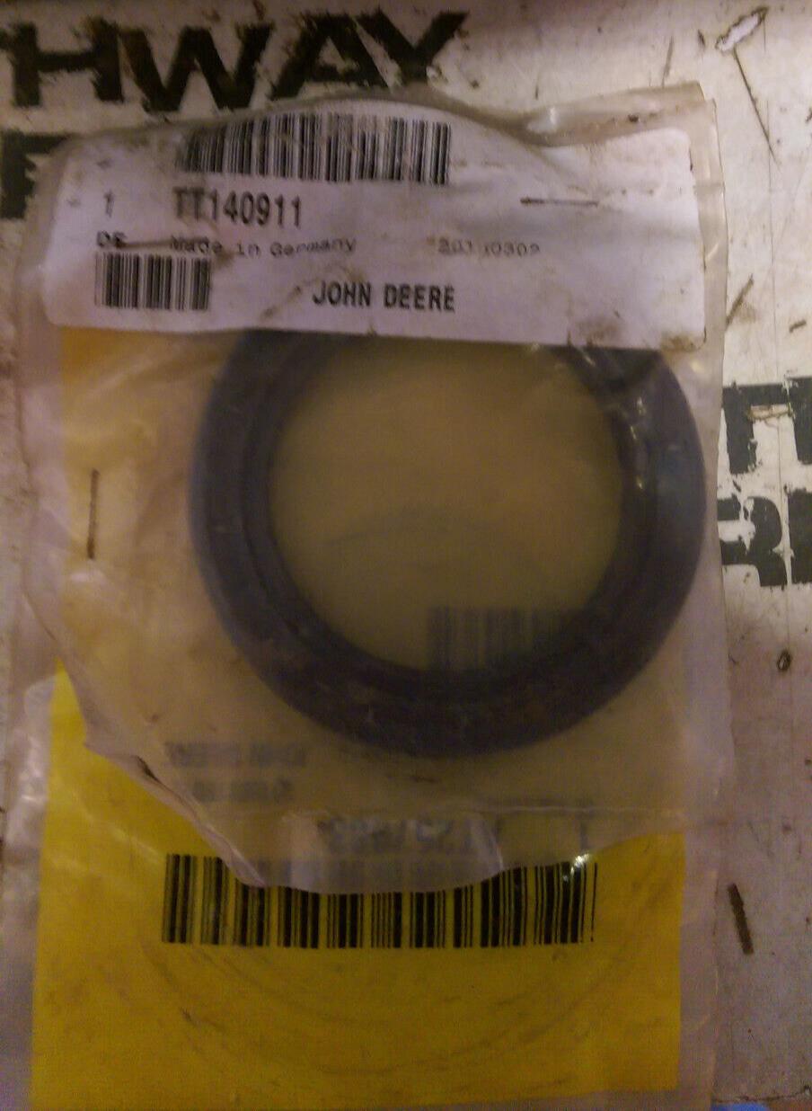 JOHN DEERE TT140911 SEAL