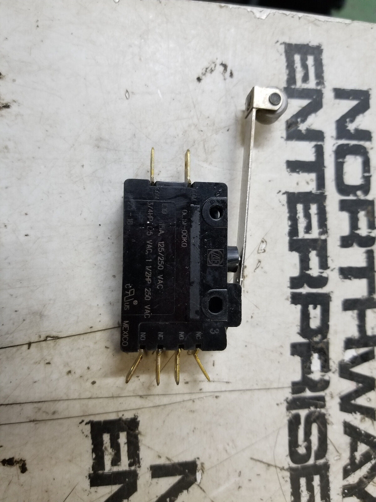 ZF Electronics 0E19-00K0 Switch, Snap Action, DPDT, Roller Actuator, 15A at 125