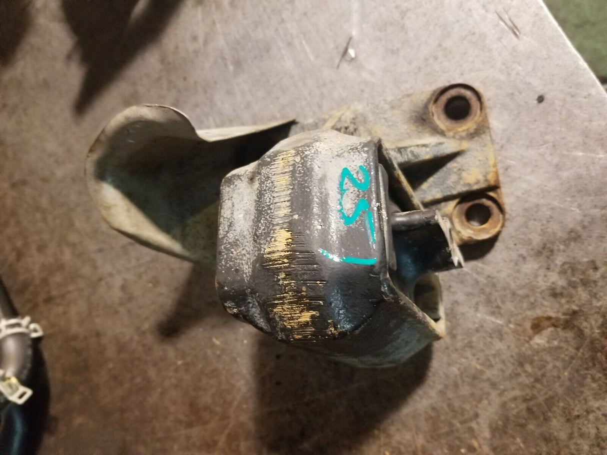 52121814AD 6.7L 6.7 Cummins Engine Mount Bracket RH / Passenger side