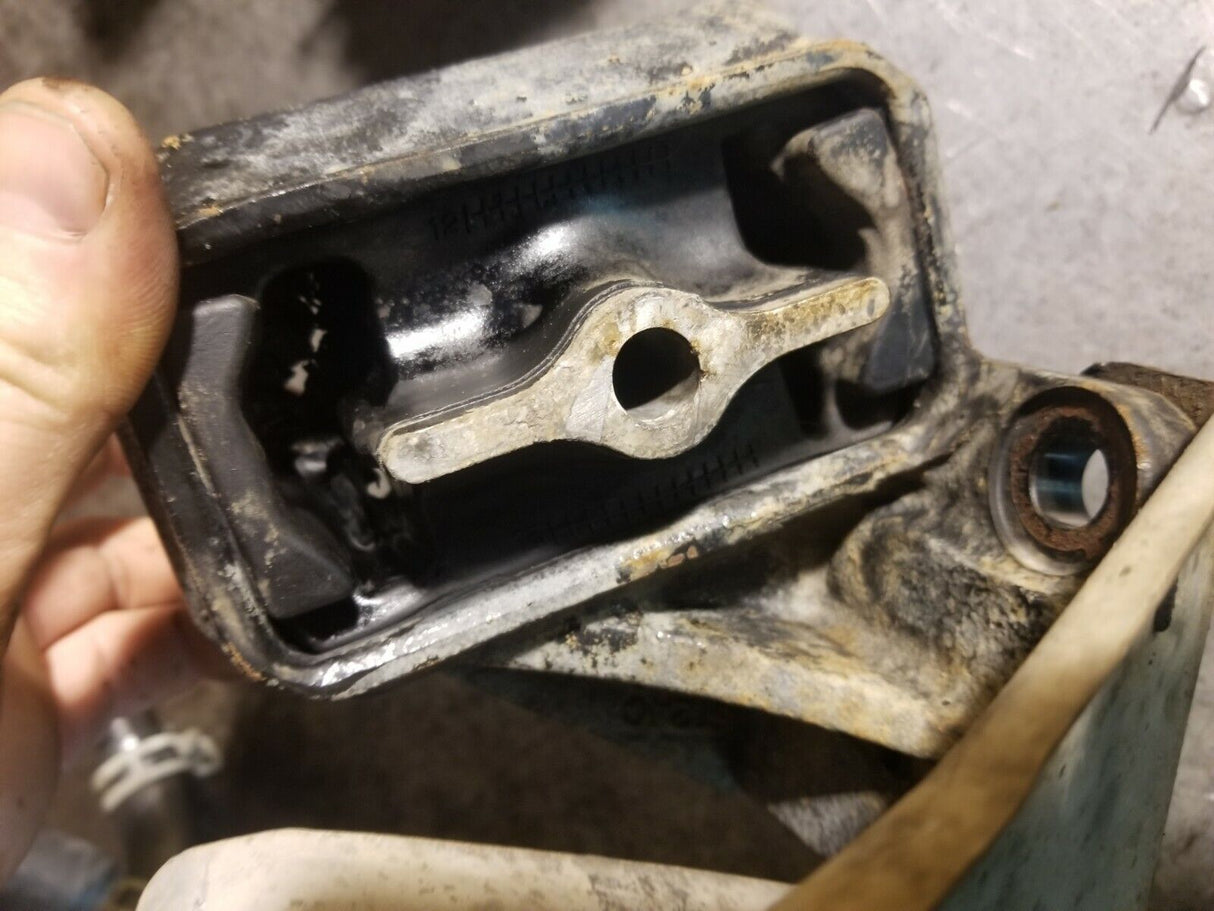 52121814AD 6.7L 6.7 Cummins Engine Mount Bracket RH / Passenger side