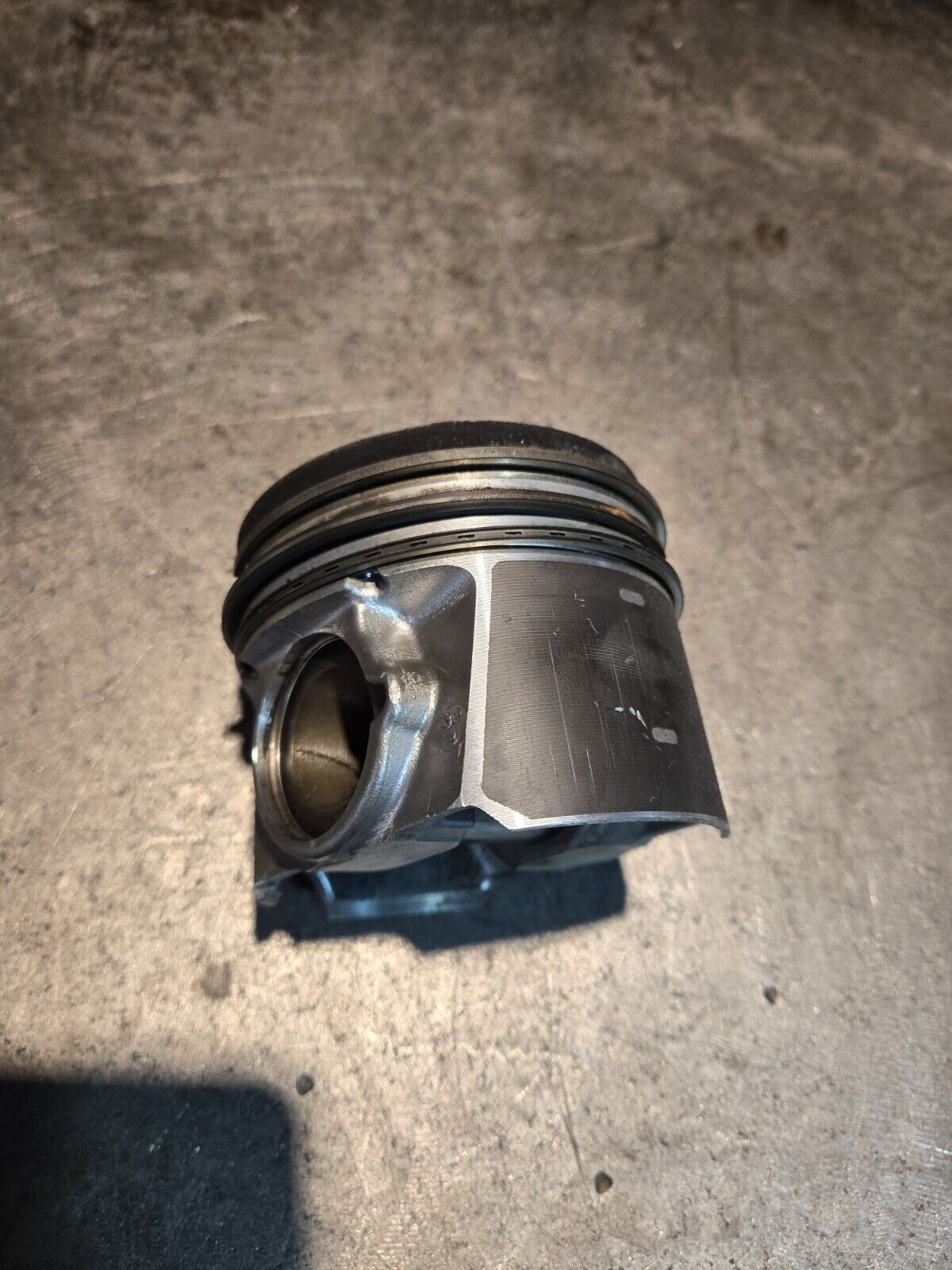 MAHLE 1878410C1 08-10 Ford F-350 International 6.4L PowerStroke Piston STD