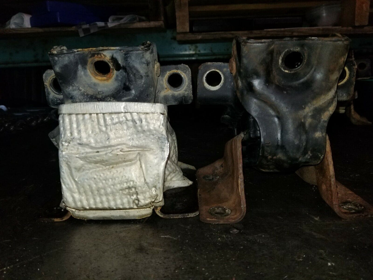 2011-15 DURAMAX DIESEL MOTOR ENGINE MOUNTS 25814752 25814754 r151