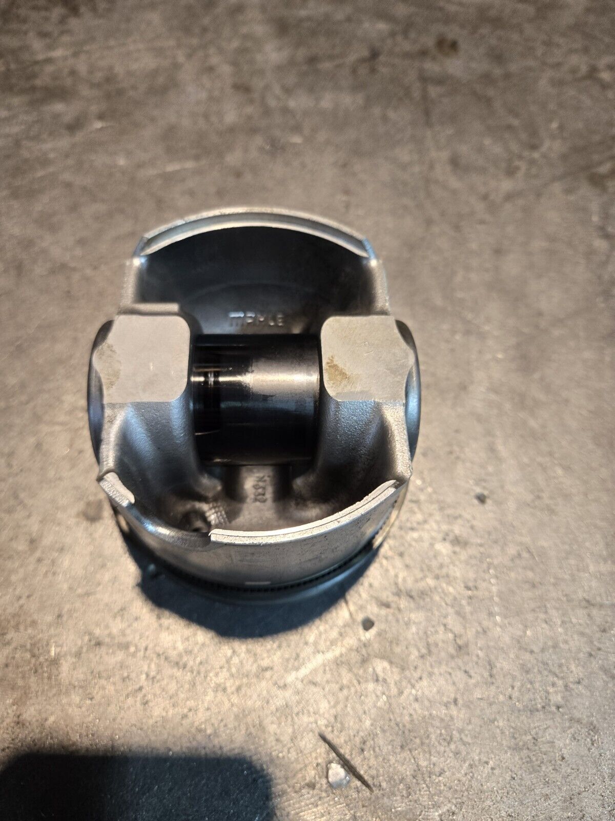 MAHLE 1878410C1 08-10 Ford F-350 International 6.4L PowerStroke Piston STD