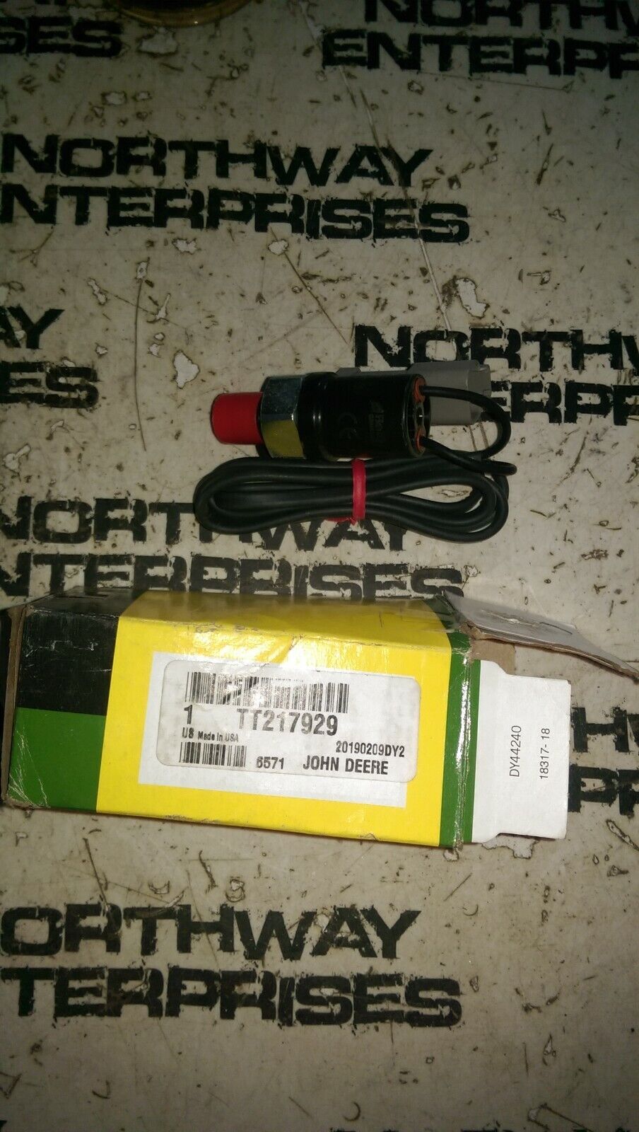 TT217929 JOHN DEERE PRESSURE SWITCH