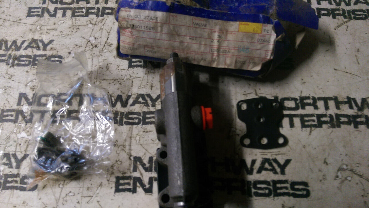 Flow Control Pump Valve VOE15011528 7986491 For Volvo A25F A30D A40D L110F L350F