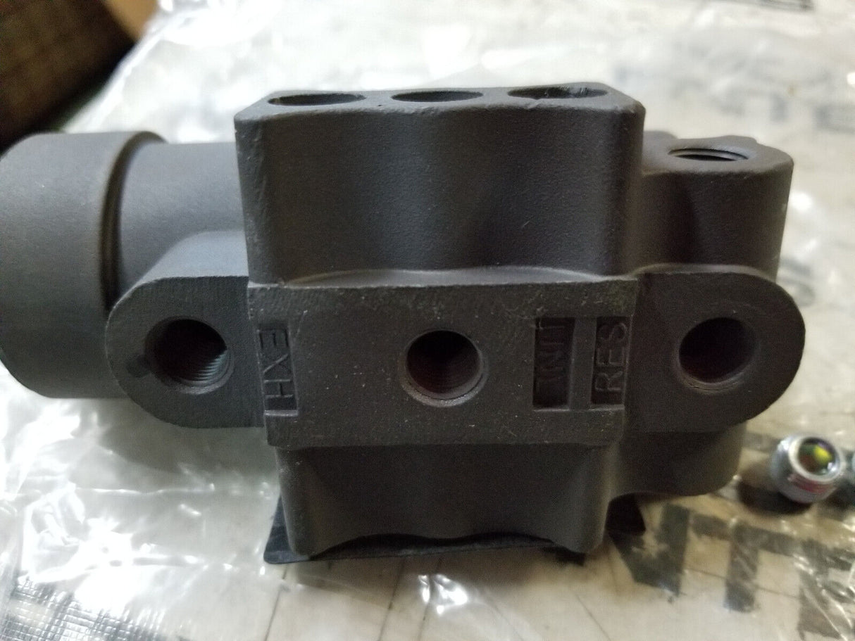 HALDEX HALDEX KN18530 BRAKE GOVENOR (COMES WITH WHAT IS SHOWN ONLY)