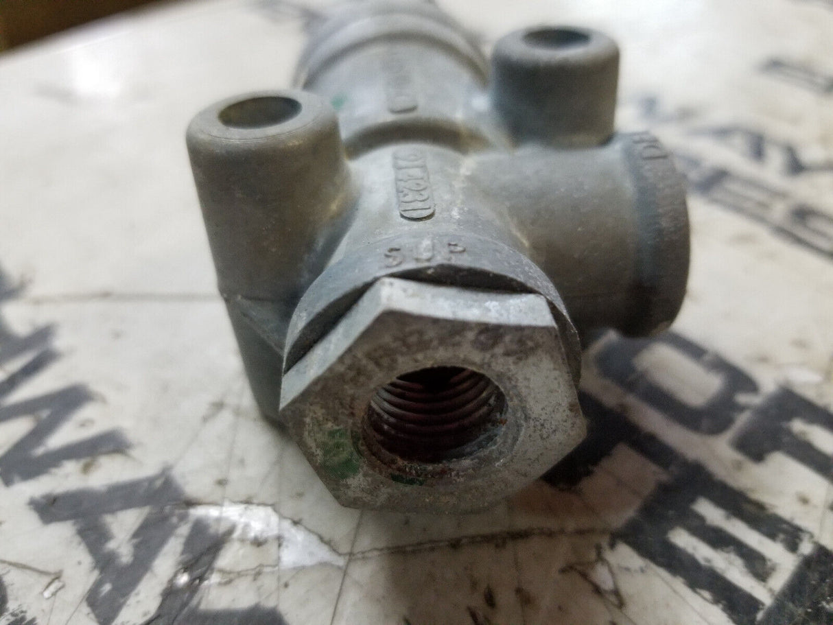 Bendix 101837N Pressure Reducing Valve