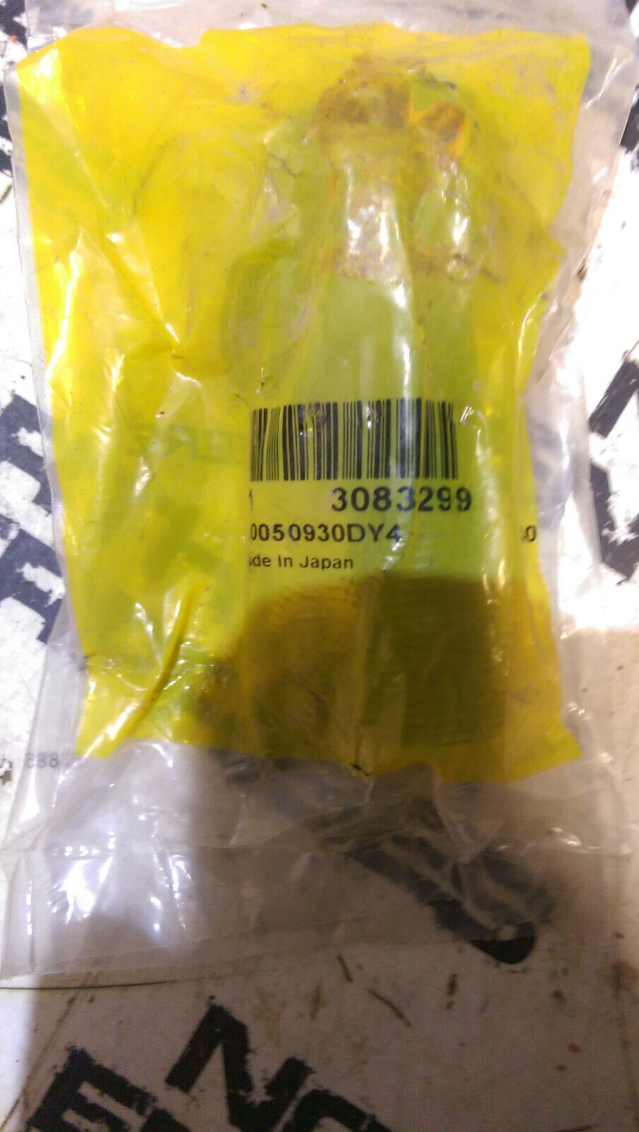 JOHN DEERE 3083299 BOLT