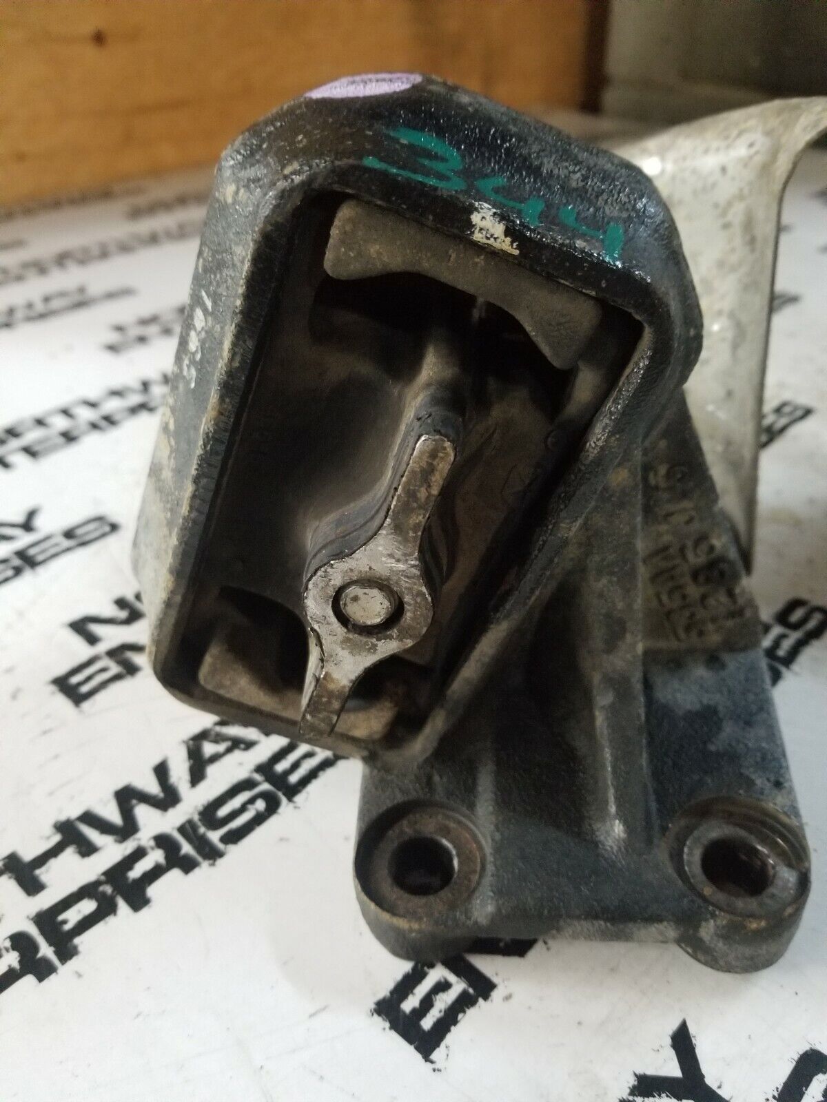52121814AD 6.7L Cummins Engine Mount Bracket RH / Passenger side