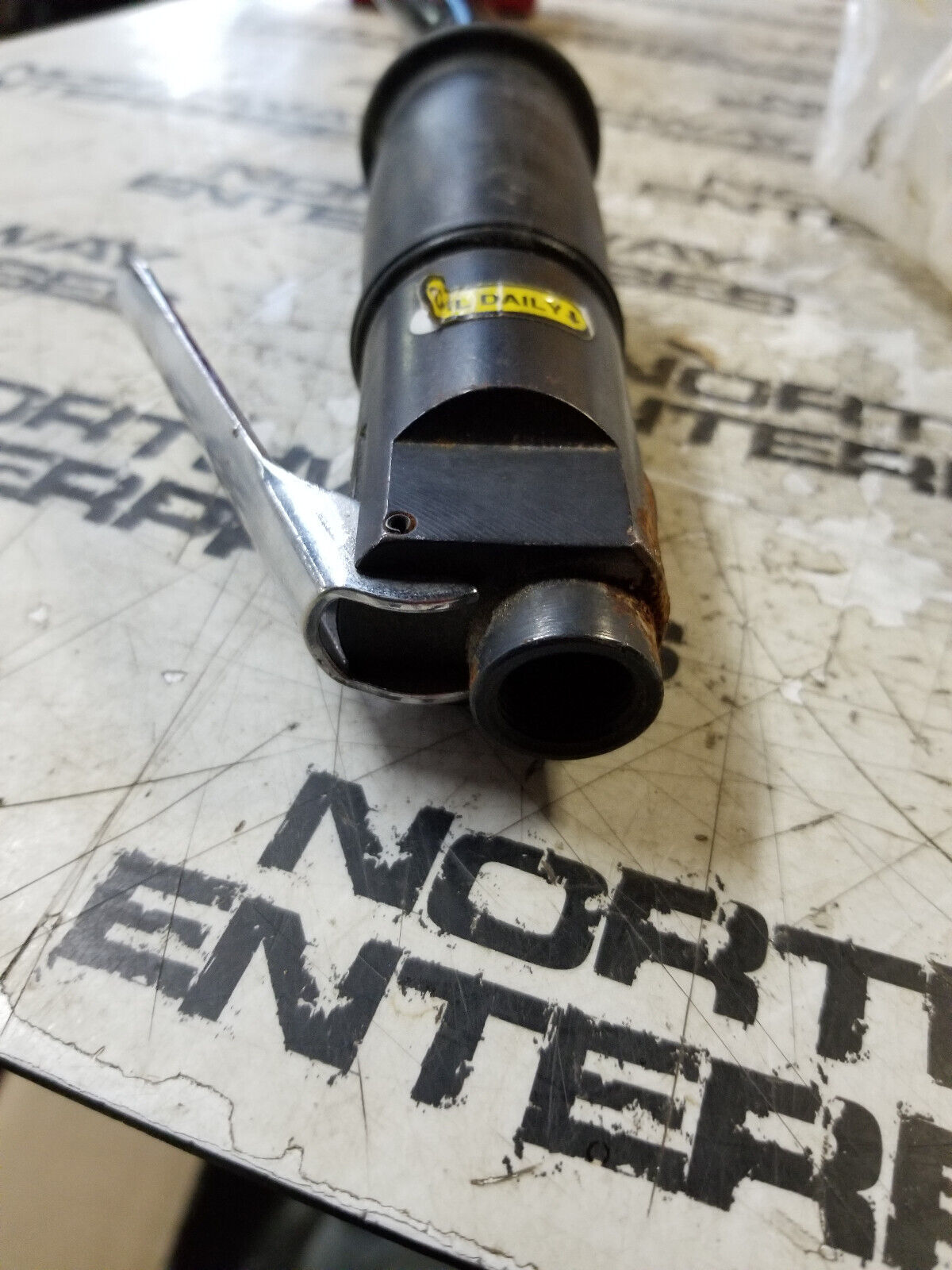 UNIVERSAL TOOL UT8603 Triple Head Scaling Hammer RE0324