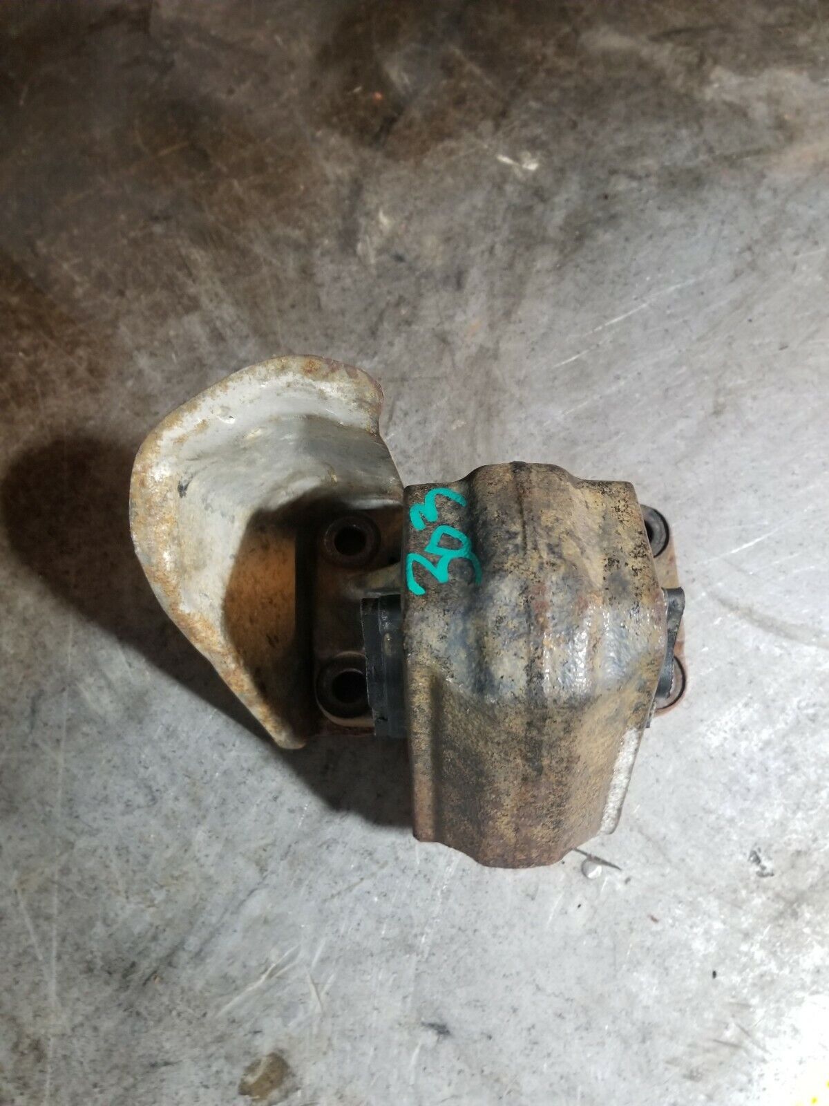 52121814AD 6.7L 6.7 Cummins Engine Mount Bracket RH / Passenger side