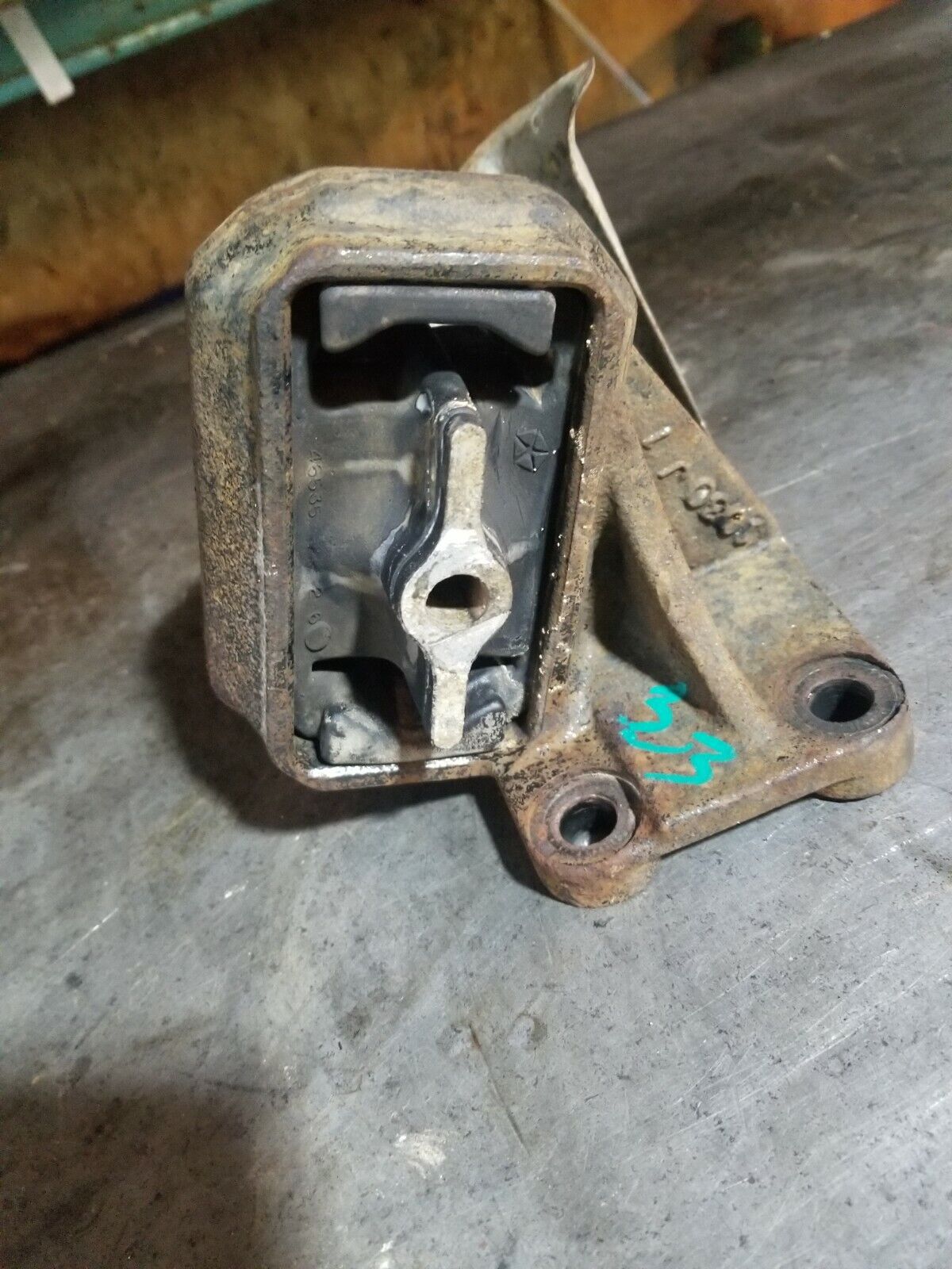 52121814AD 6.7L 6.7 Cummins Engine Mount Bracket RH / Passenger side