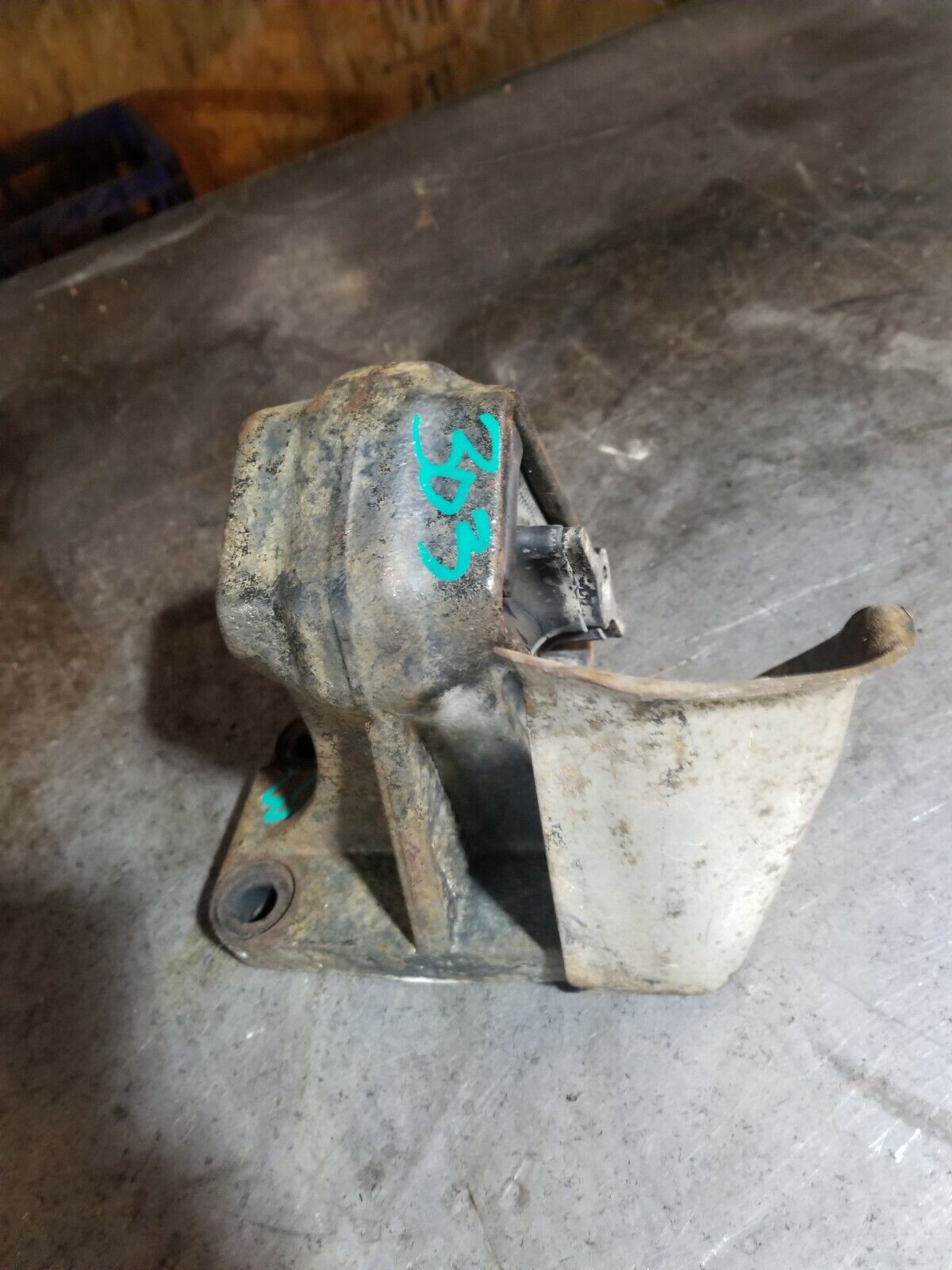 52121814AD 6.7L 6.7 Cummins Engine Mount Bracket RH / Passenger side