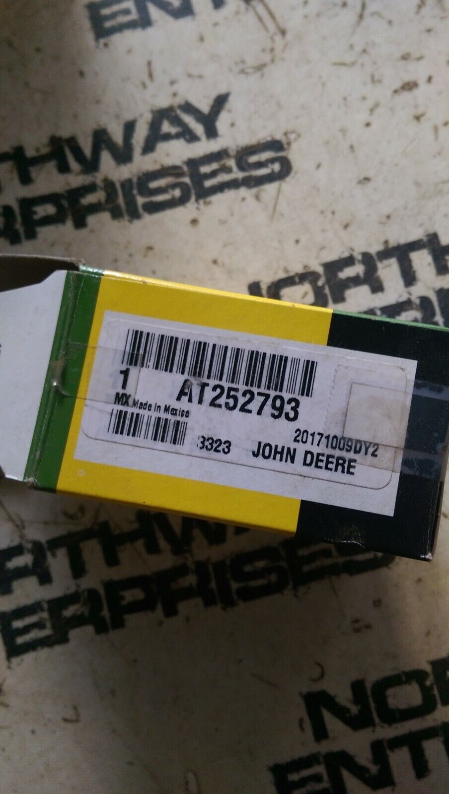 AT252793 JOHN DEERE CIRCUIT BREAKER