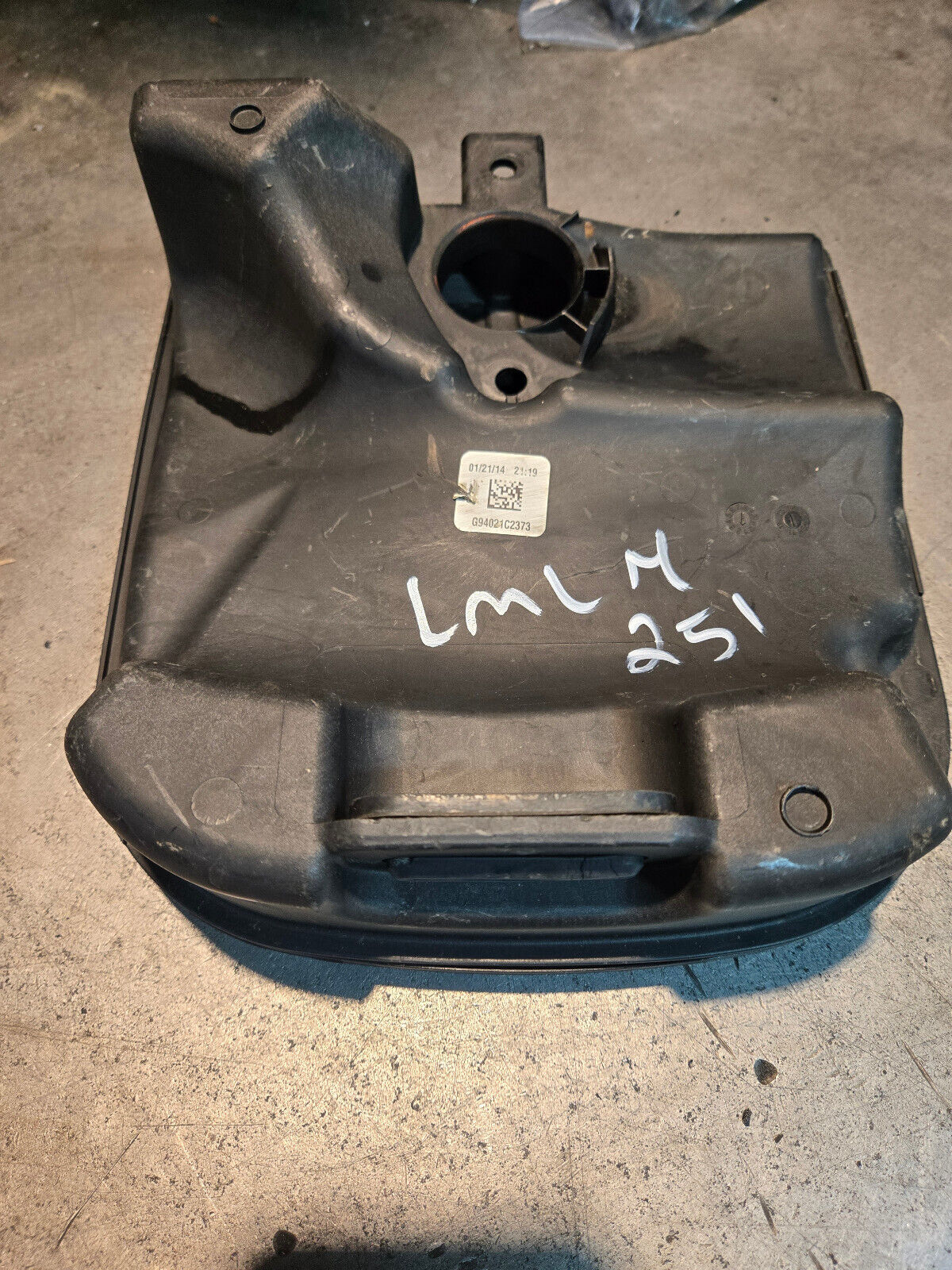 2011-2015 GMC SIERRA 6.6 DURAMAX TURBO LML INTAKE RESONATOR 25887461 RF251