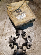 John Deere Pinion - AT74269 UNIVERSAL JOINT ref71