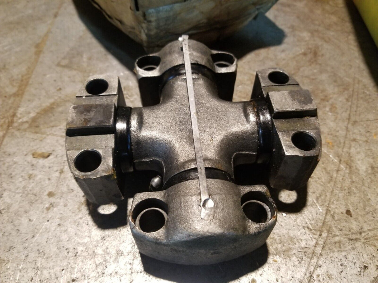 John Deere Pinion - AT74269 UNIVERSAL JOINT ref71