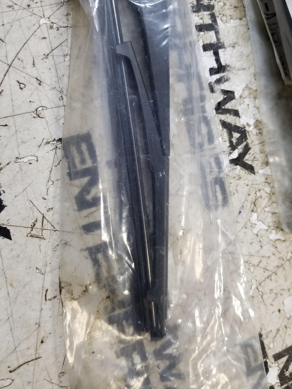 2014-20 JEEP CHEROKEE REAR WIPER BLADE OEM# 68197111AA