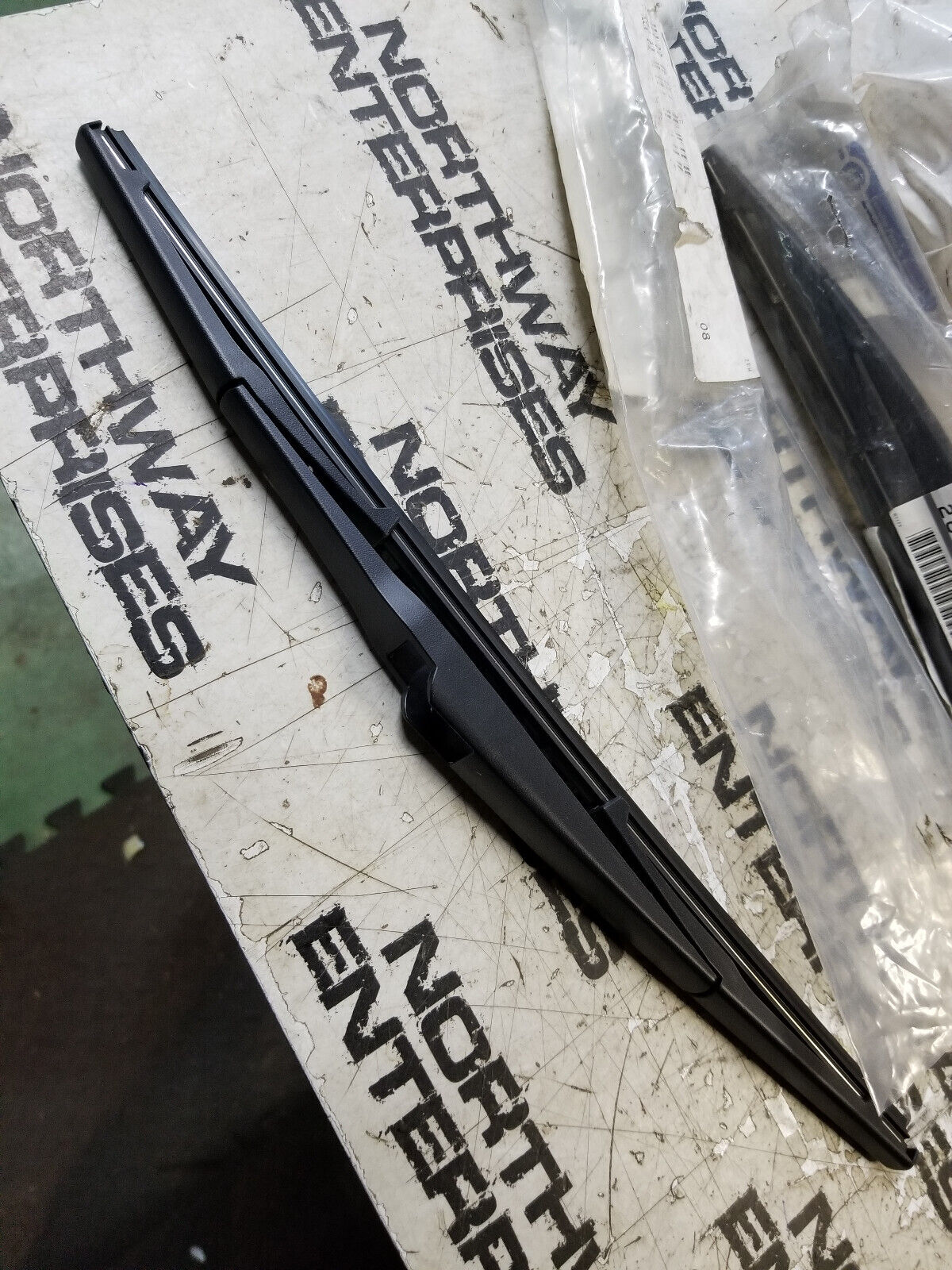 2014-20 JEEP CHEROKEE REAR WIPER BLADE OEM# 68197111AA