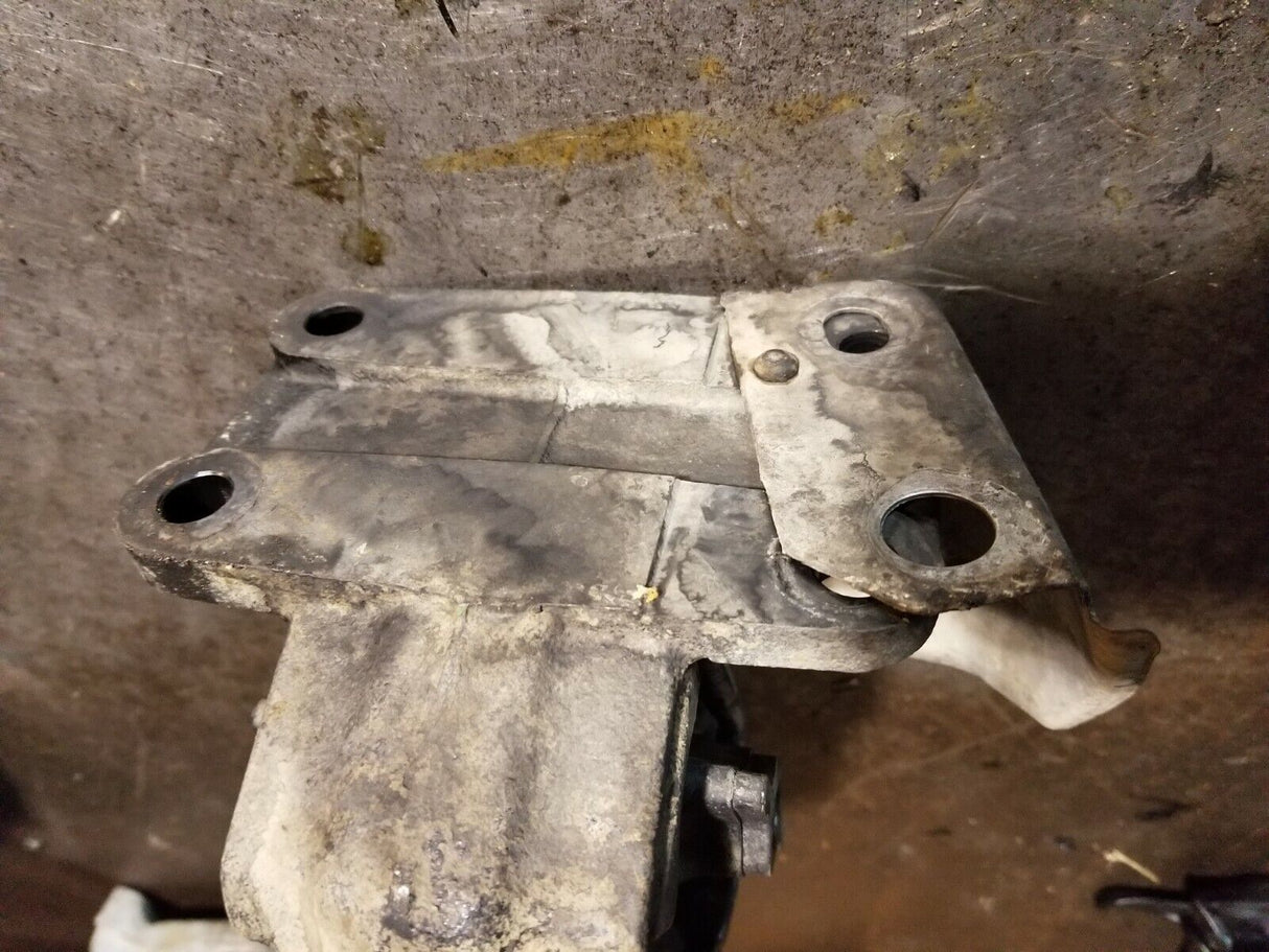 52121814AD 6.7L 6.7 Cummins Engine Mount Bracket RH / Passenger side