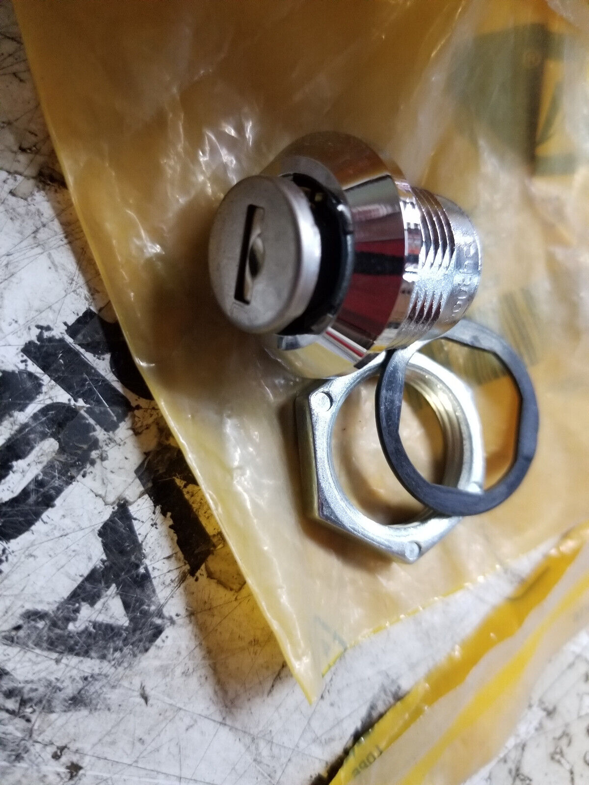 389-6955 CATERPILLAR LOCK