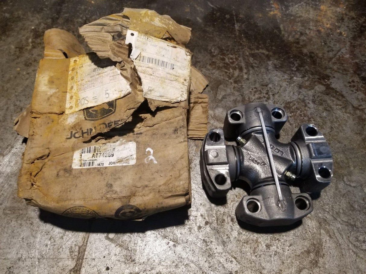John Deere Pinion - AT74269 UNIVERSAL JOINT ref2