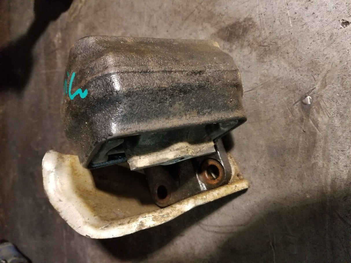 52121814AD 6.7L 6.7 Cummins Engine Mount Bracket RH / Passenger side