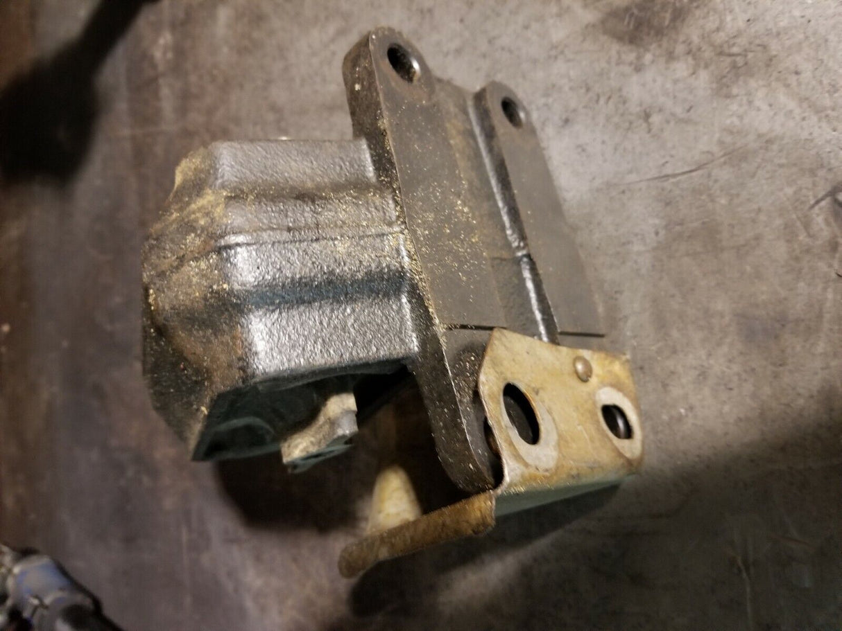 52121814AD 6.7L 6.7 Cummins Engine Mount Bracket RH / Passenger side