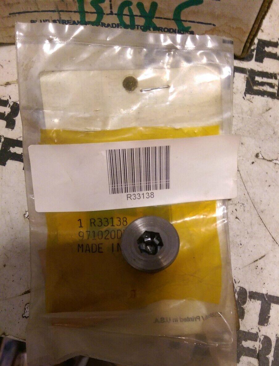 R33138 JOHN DEERE FITTING