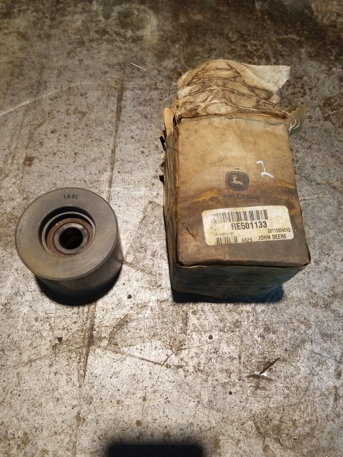 John DeereIDLER PULLEY re501133