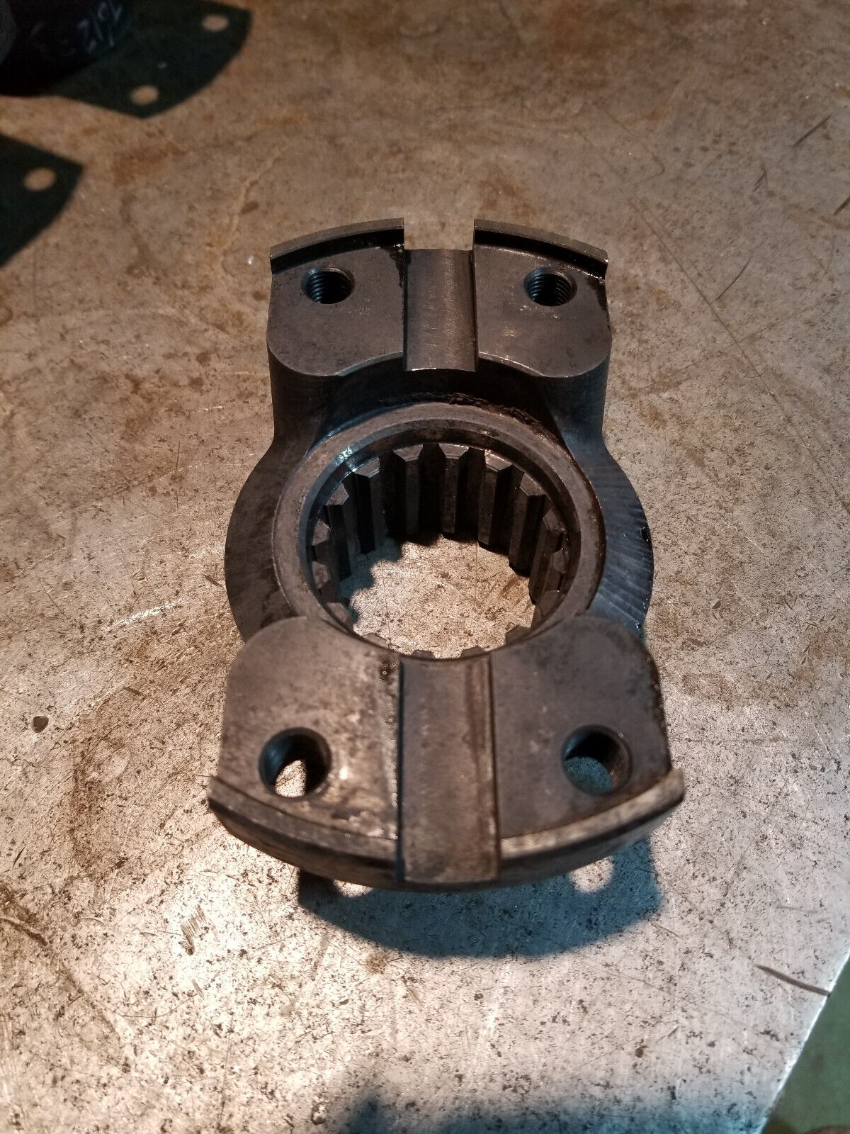 JOHN DEERE T61233 YOKE
