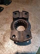 JOHN DEERE T61233 YOKE