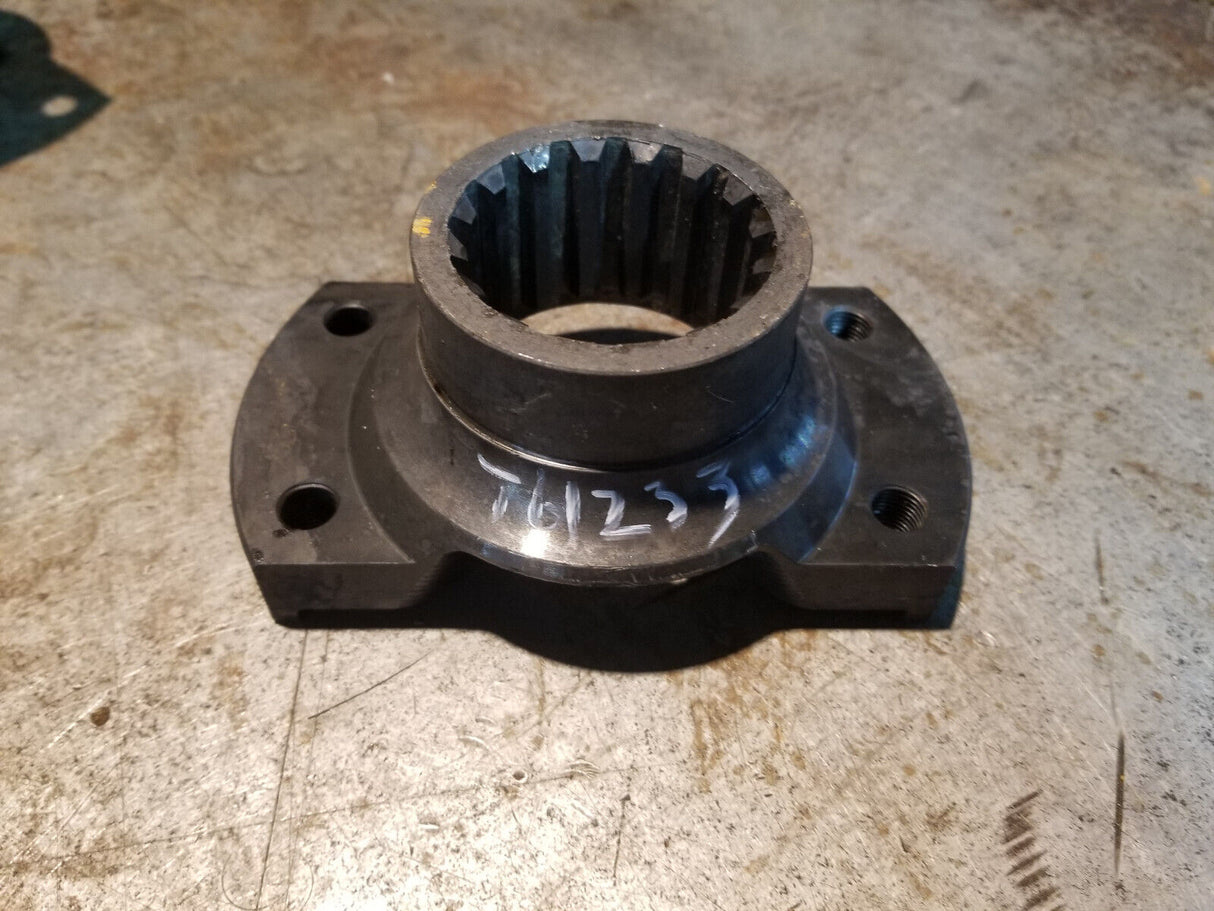 JOHN DEERE T61233 YOKE