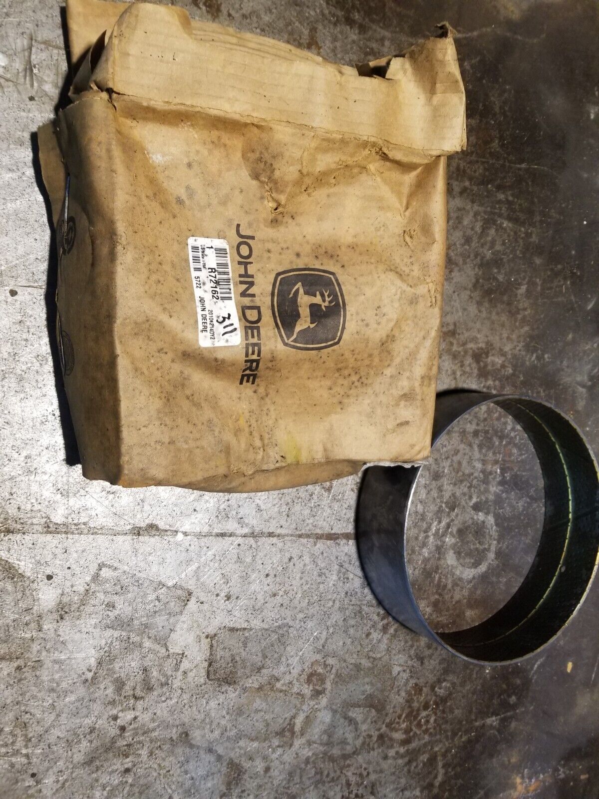 JOHN DEERE BUSHING R72162