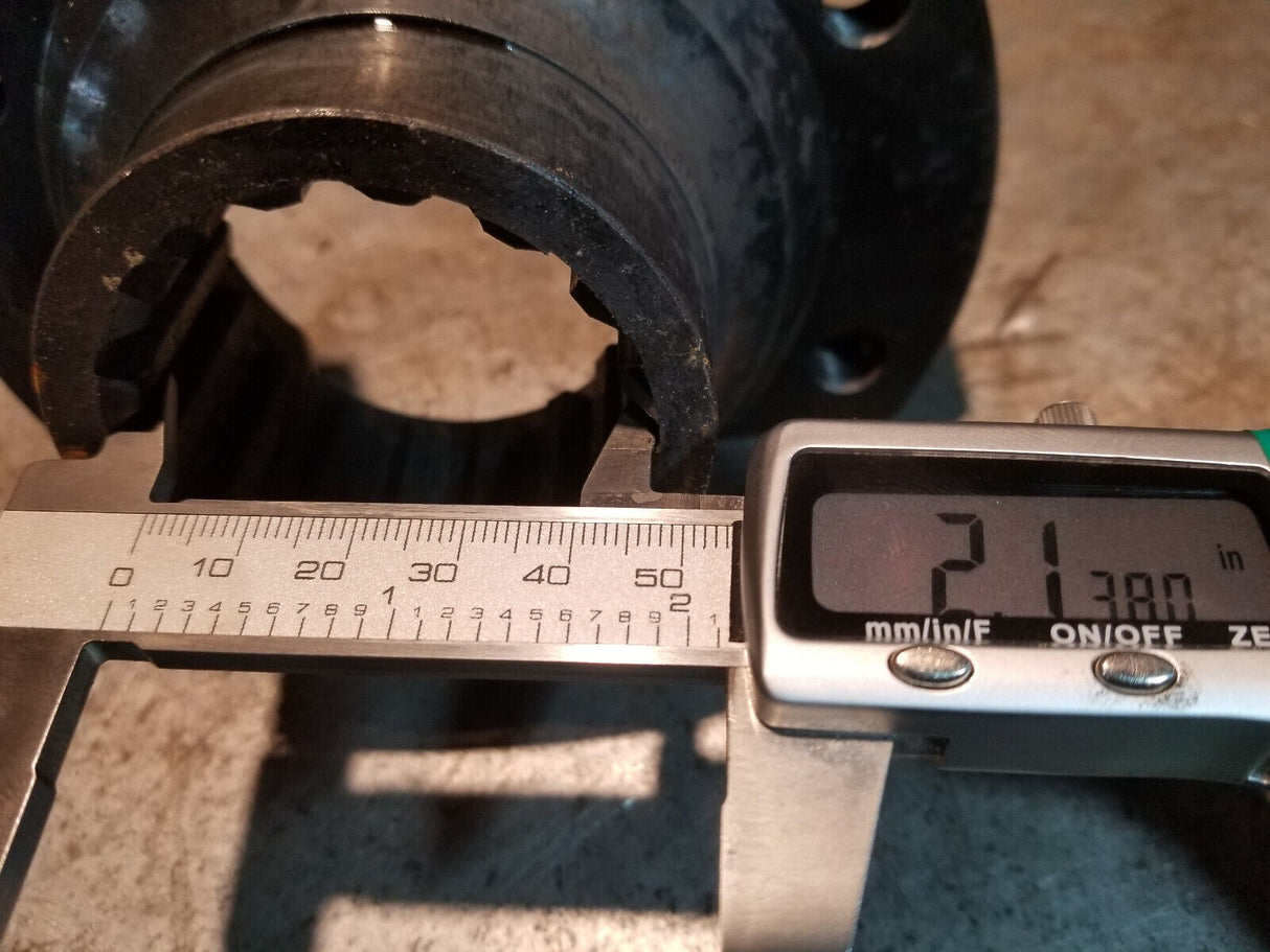 JOHN DEERE T61233 YOKE