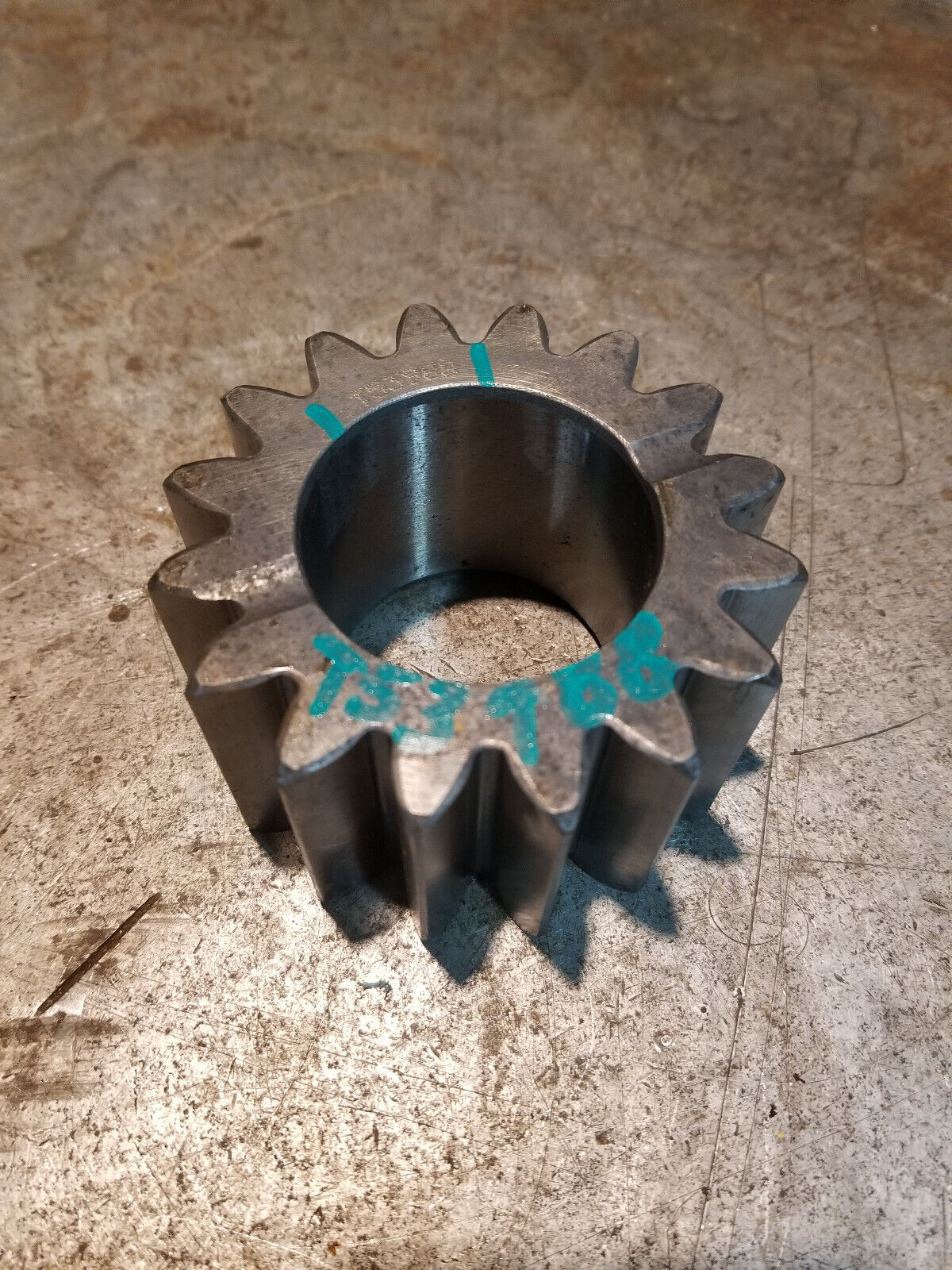 JOHN DEERE T53988 GEAR