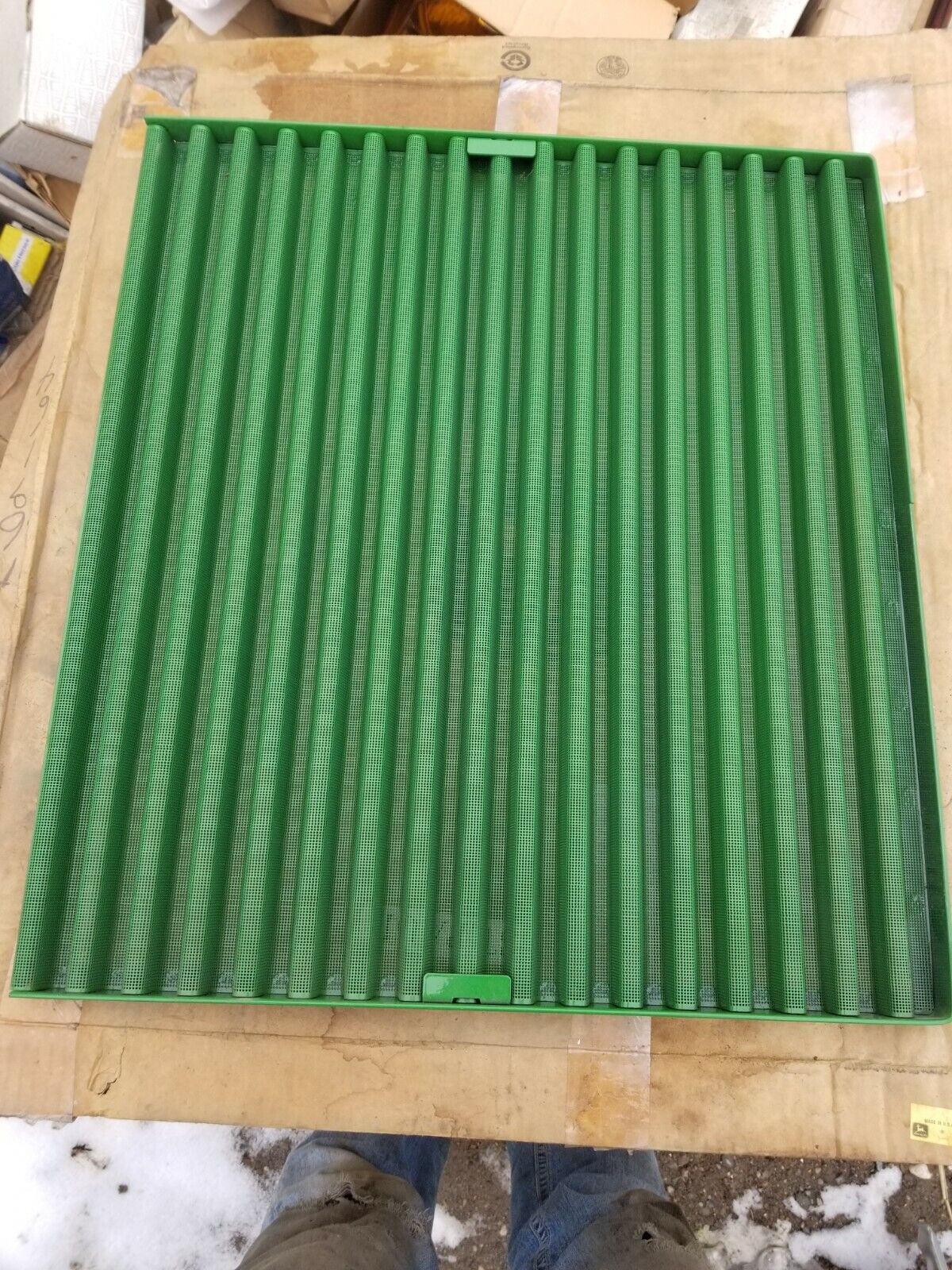 AR69164 JOHN DEERE SIDE GRILLE