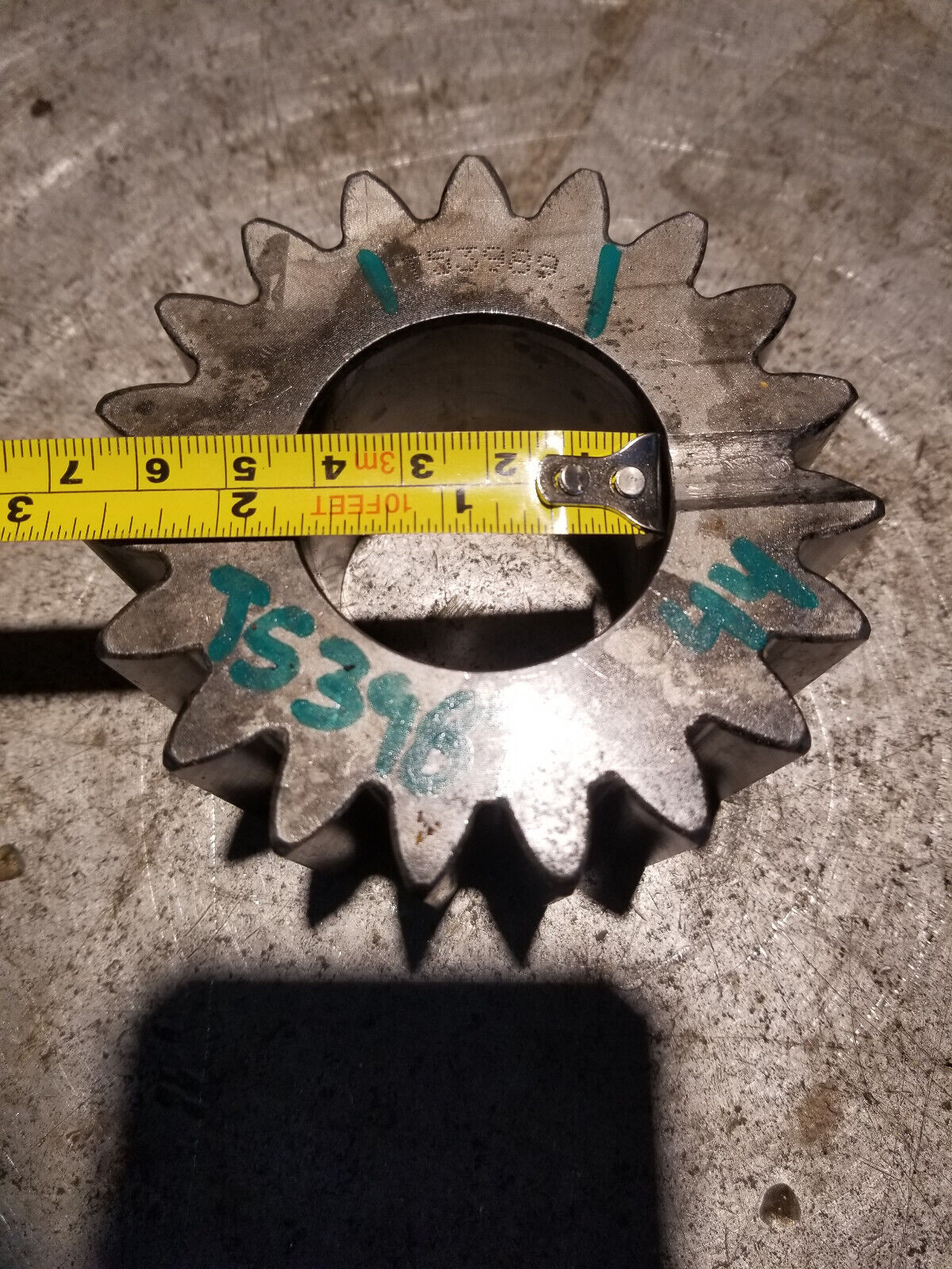 JOHN DEERE T53989 GEAR