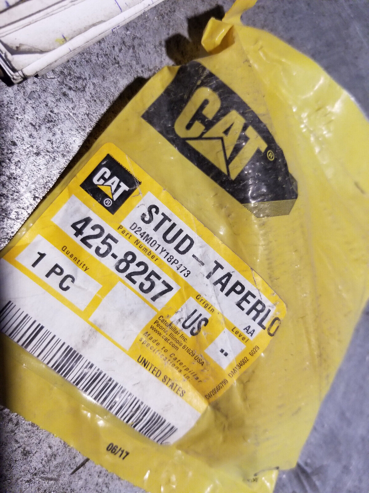 425-8257 Caterpillar STUD 4258257 M20X2.5