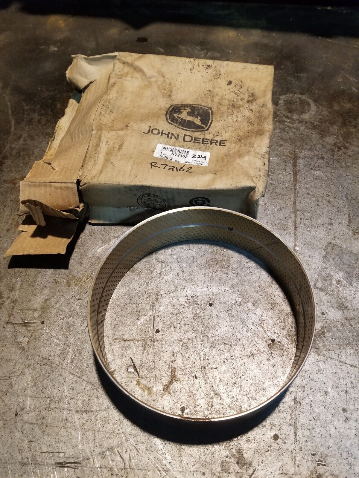 JOHN DEERE BUSHING R72162