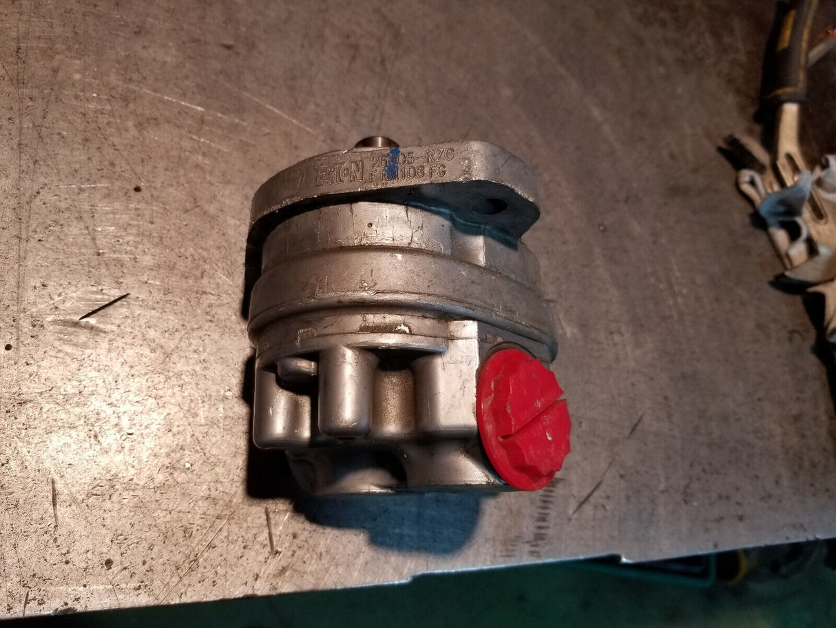 Eaton 26005-RZC Series 26 Gear Pump 1.3125" Inlet 0.875" Outlet Aluminum NEW