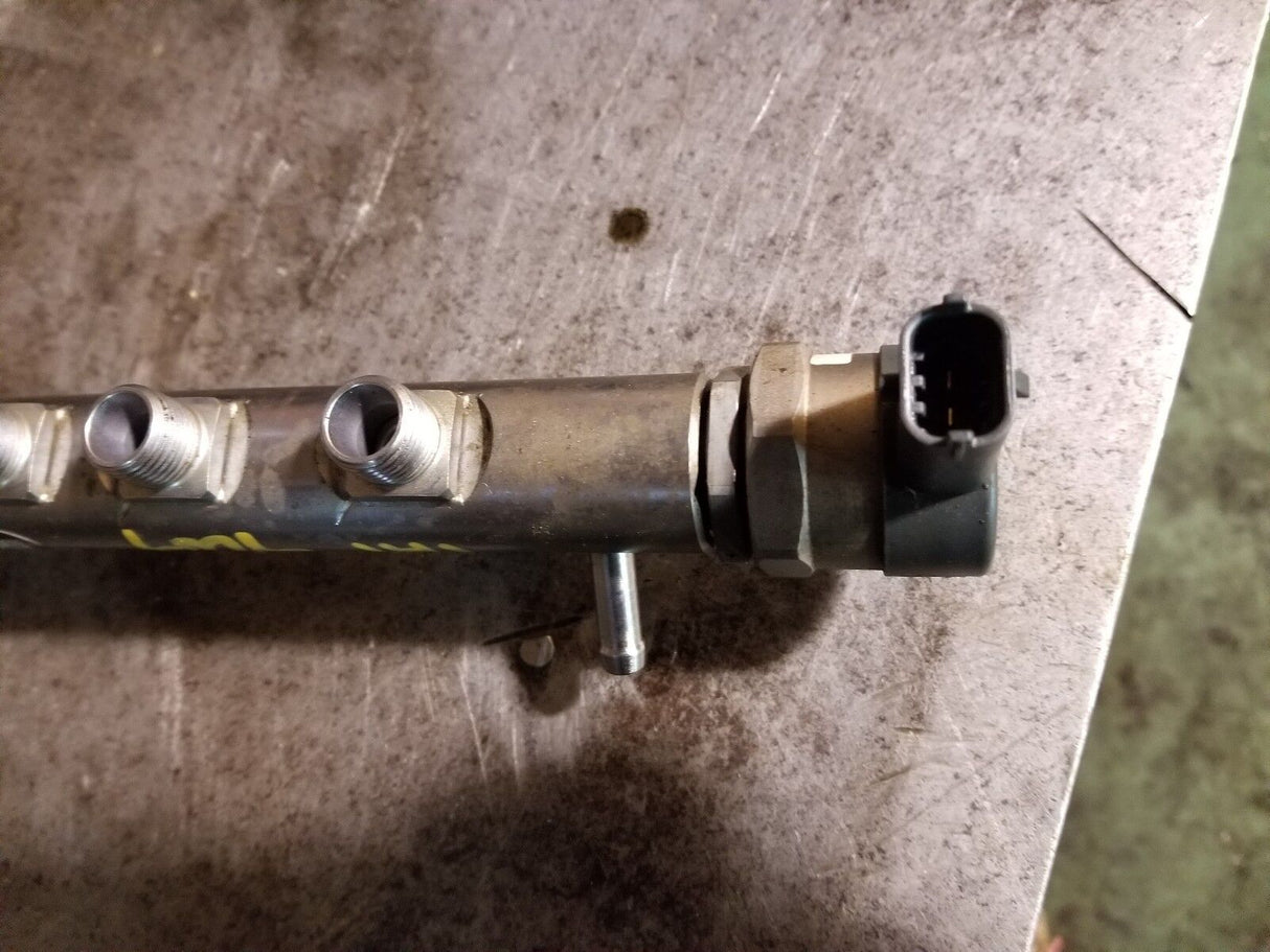 011 2011-2015 Duramax LML High Pressure Fuel Rail 12651989 12611872