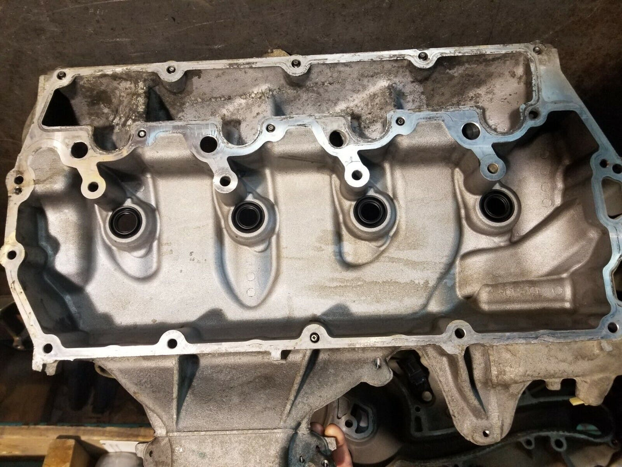 2011-2016 ENGINE VALVE COVER DRIVER RIGHT FORD F350 6.7L BC3Q-6582-CE