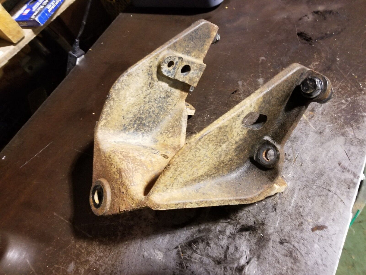 68106136AB DODGE RAM 5500 SPRING HANGER SHACKLE MOUNT