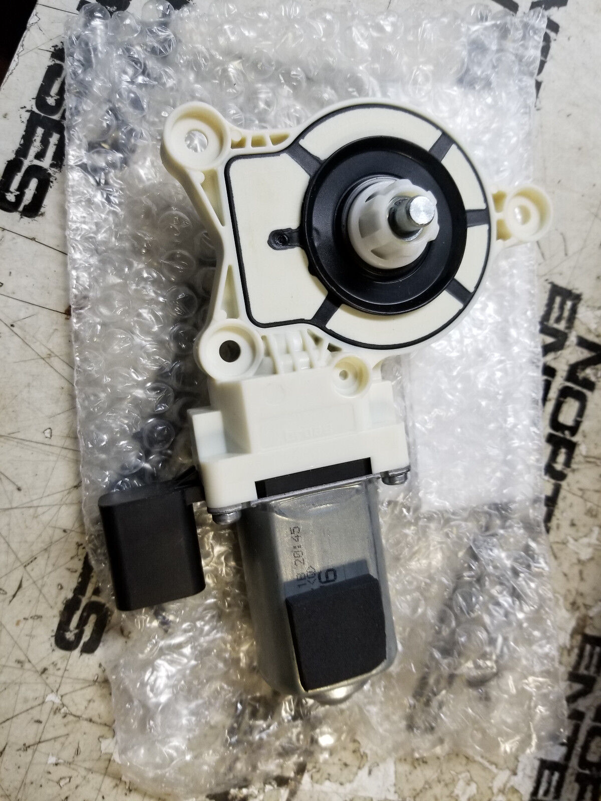 Left Front Window Motor, 2010-18 Dodge Ram 1500 2500 3500 Driver OEM 68044805AA