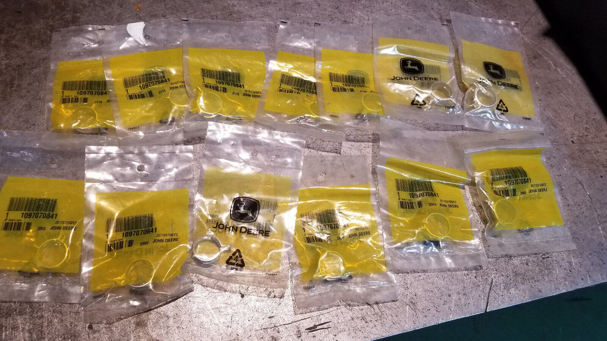 1097070841 JOHN DEERE  LOT OF 13 CLAMPS