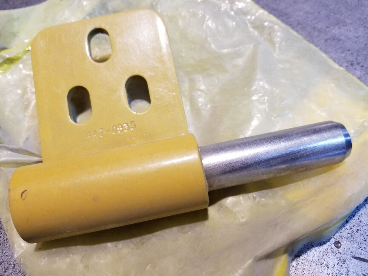 447-0935 Vehicle Cabin Hinge 4470935
