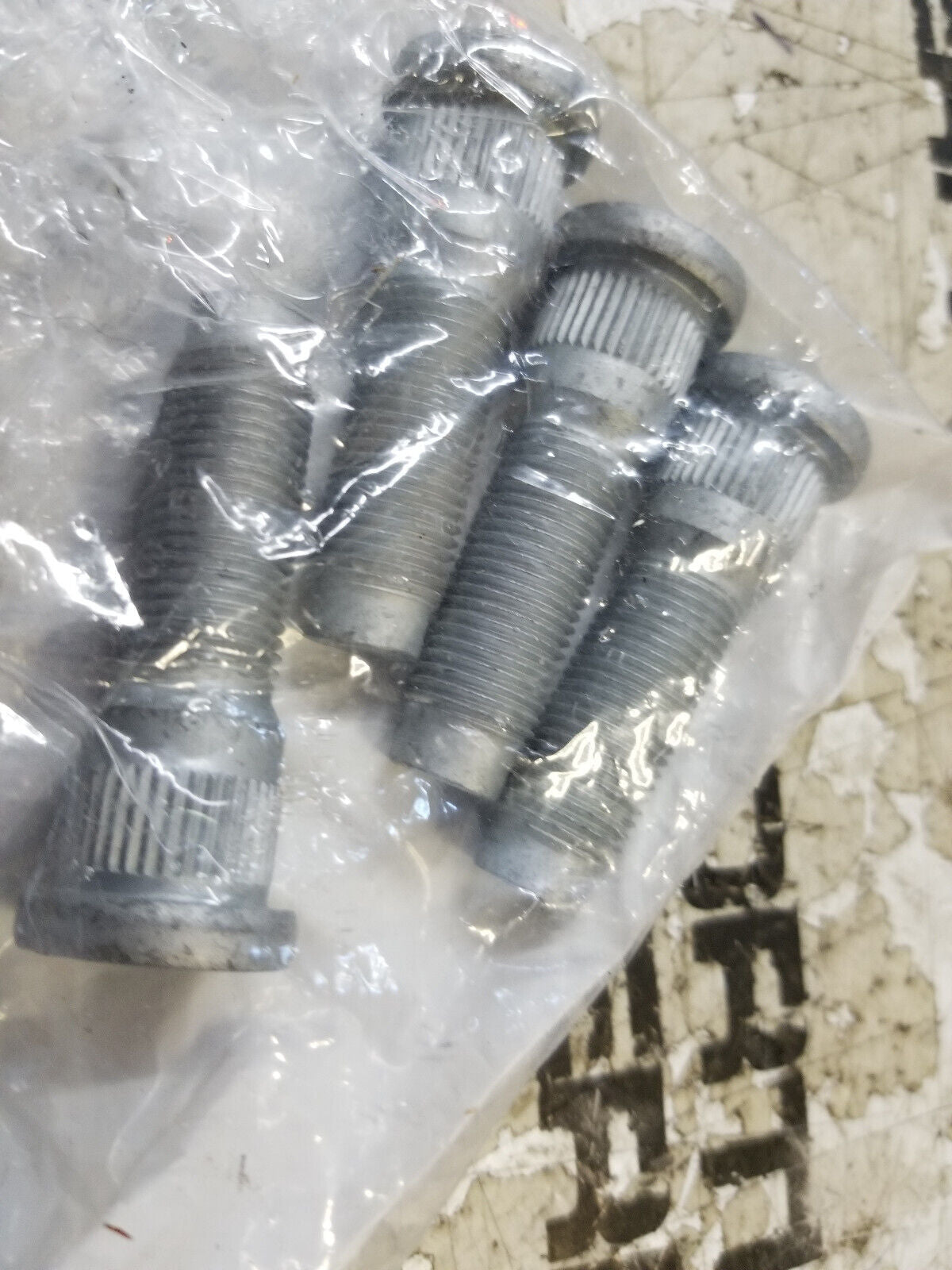 BAG OF 4 WHEEL STUDS MOPAR 68003282AA